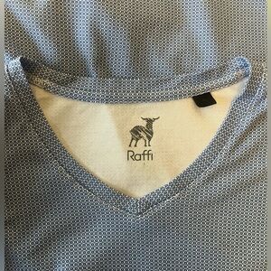Raffi v-neck tee. Size XL